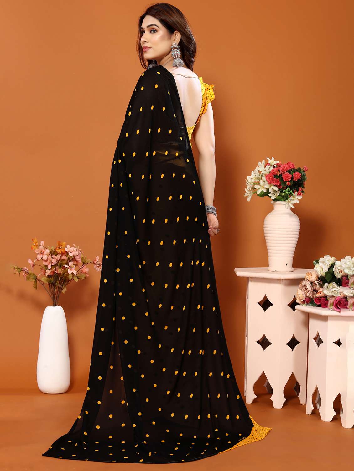 women printed casual wear saree with blouse - 22048613 -  Standard Image - 3