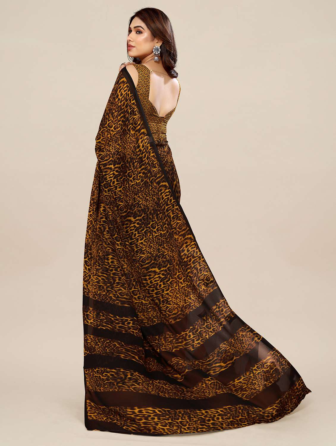 women printed casual wear saree with blouse - 22049360 -  Standard Image - 3