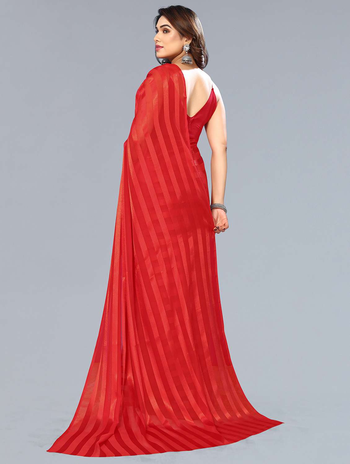 women striped plain saree with blouse - 22050148 -  Standard Image - 3