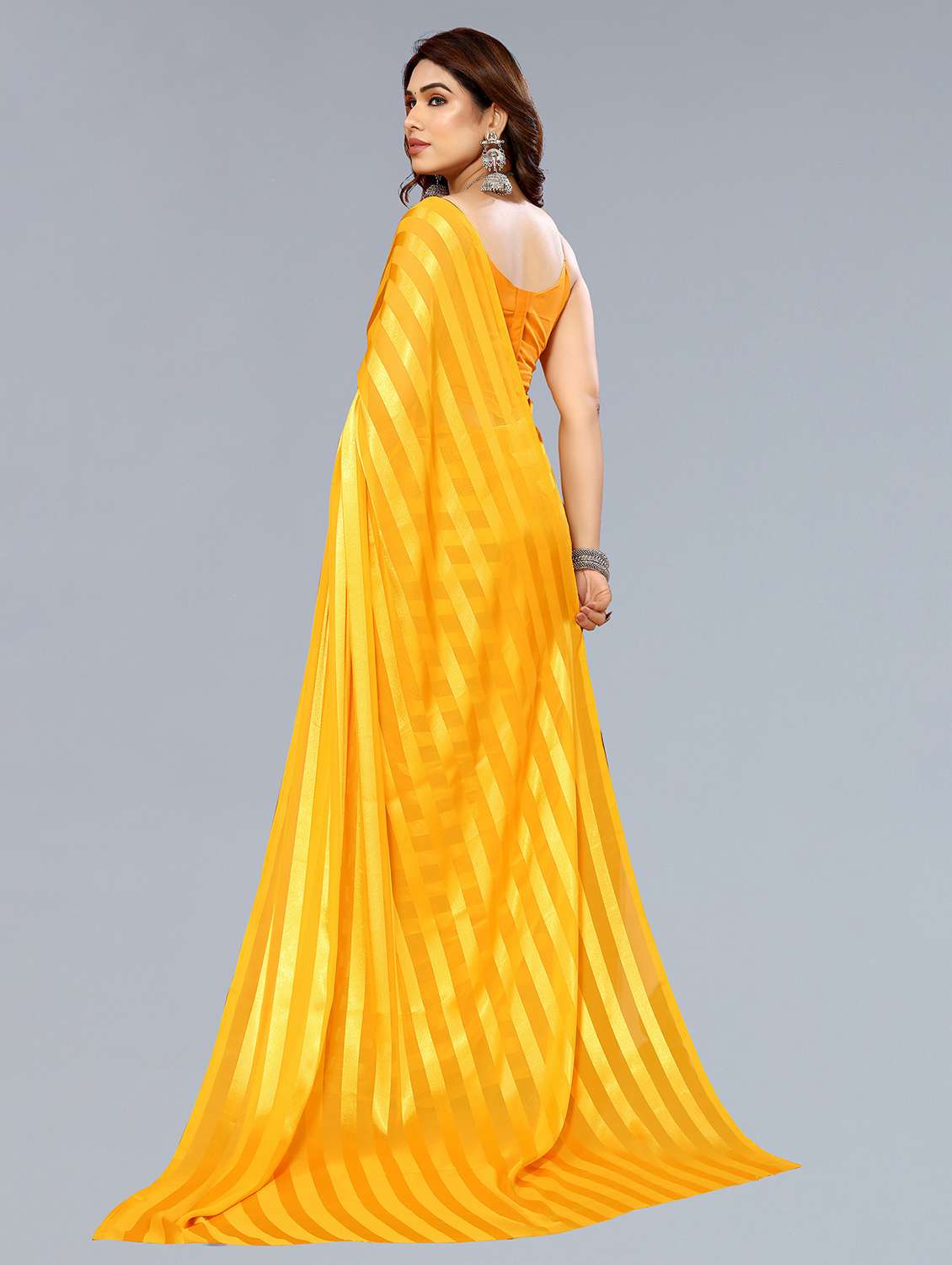 women striped plain saree with blouse - 22050149 -  Standard Image - 3