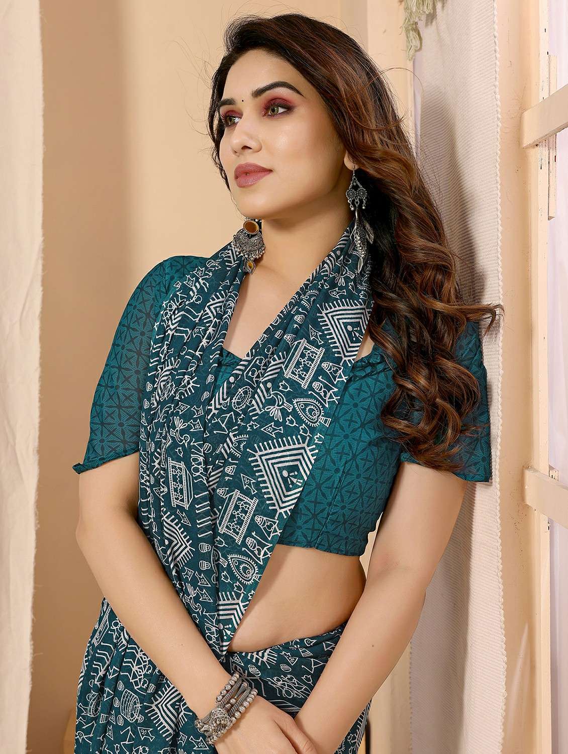 women printed casual wear saree with blouse - 22050266 -  Standard Image - 3