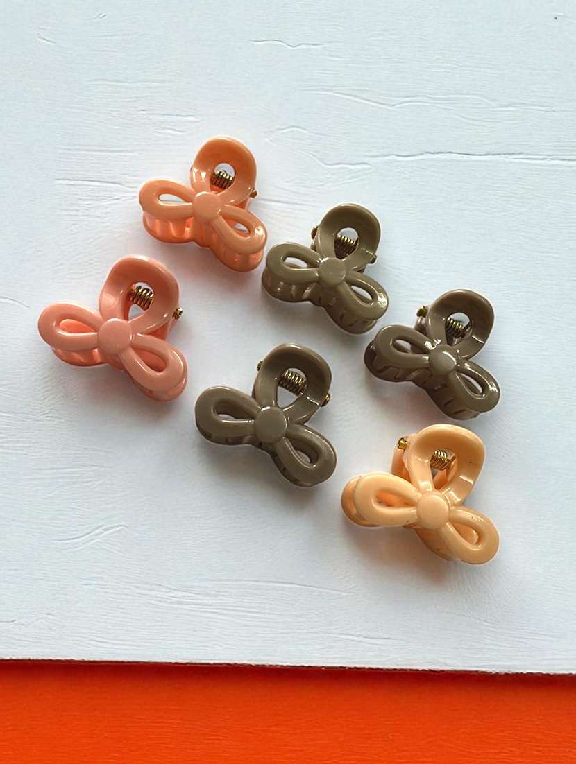 pack of multicolored rubber bands and clutchers - 22051999 -  Standard Image - 3