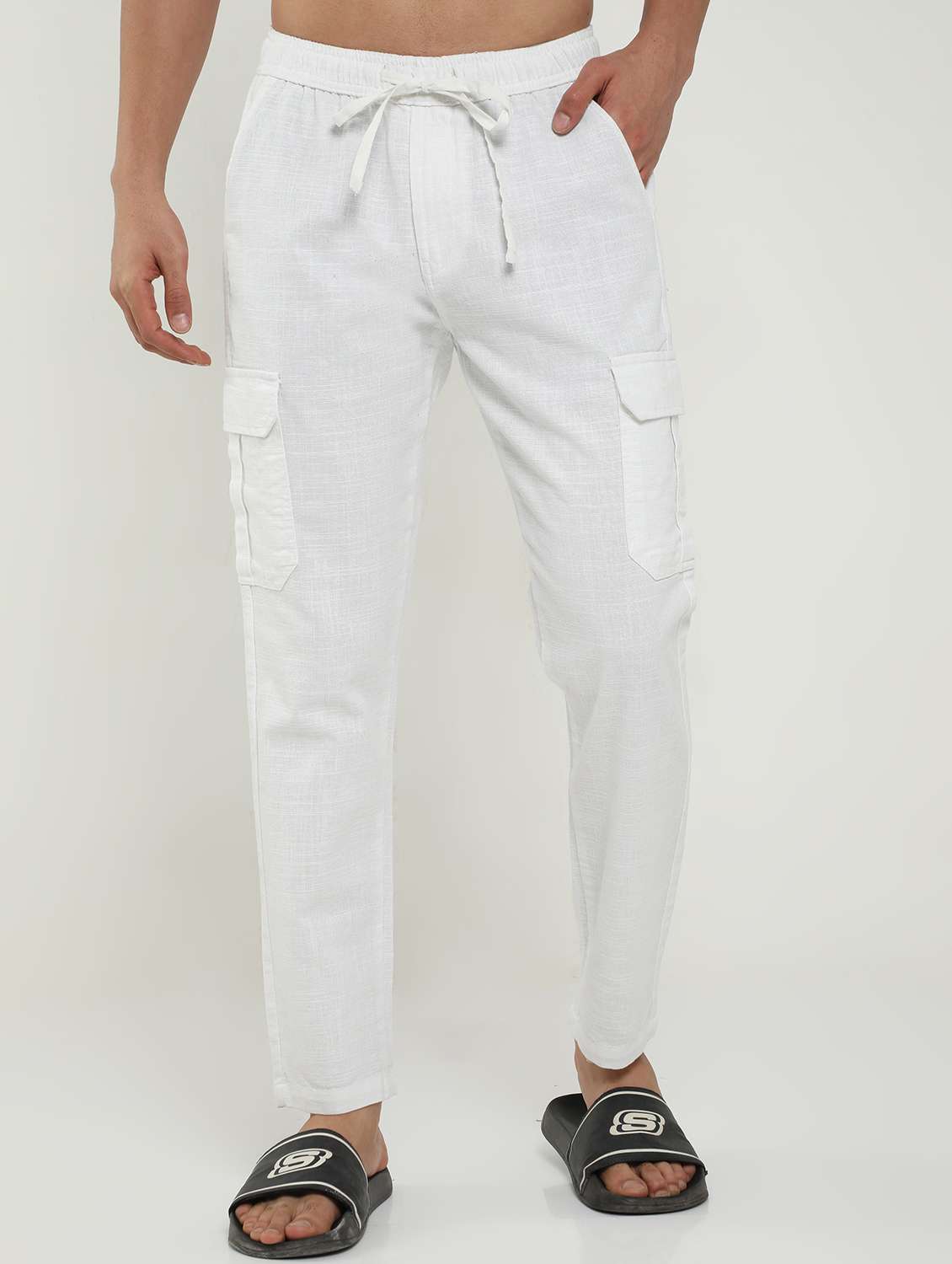 men solid mid rise regular fit cargo