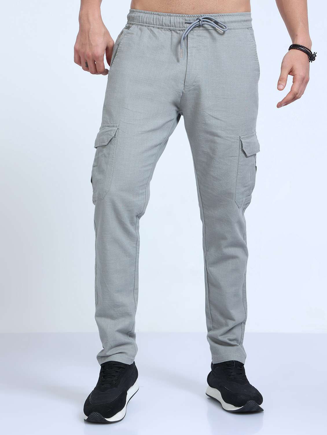 men solid mid rise regular fit cargo