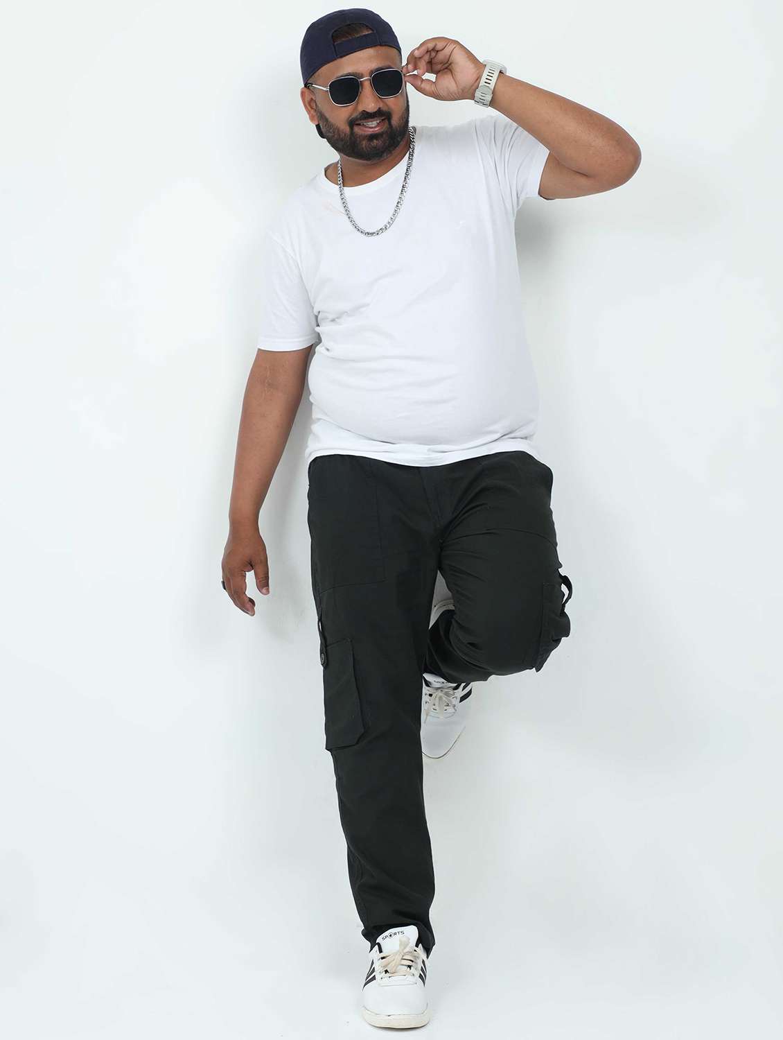 men solid mid rise regular fit cargo - 22052350 -  Standard Image - 3