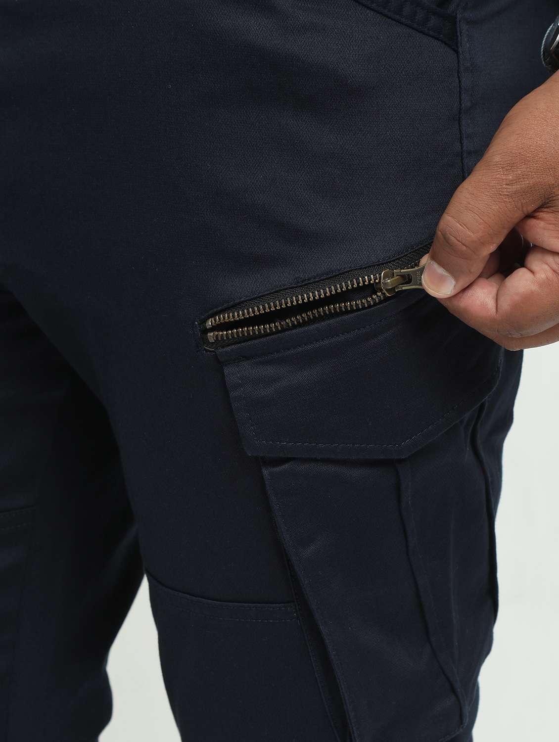 men solid mid rise regular fit cargo - 22052365 -  Standard Image - 5