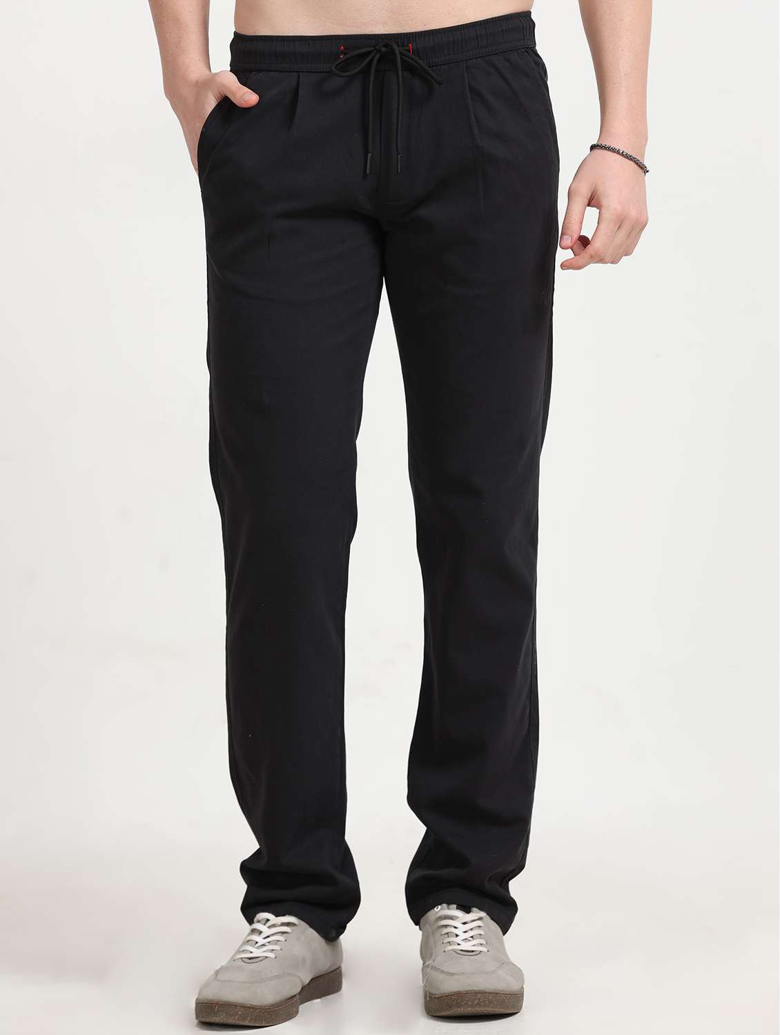 men solid mid rise straight fit chinos 