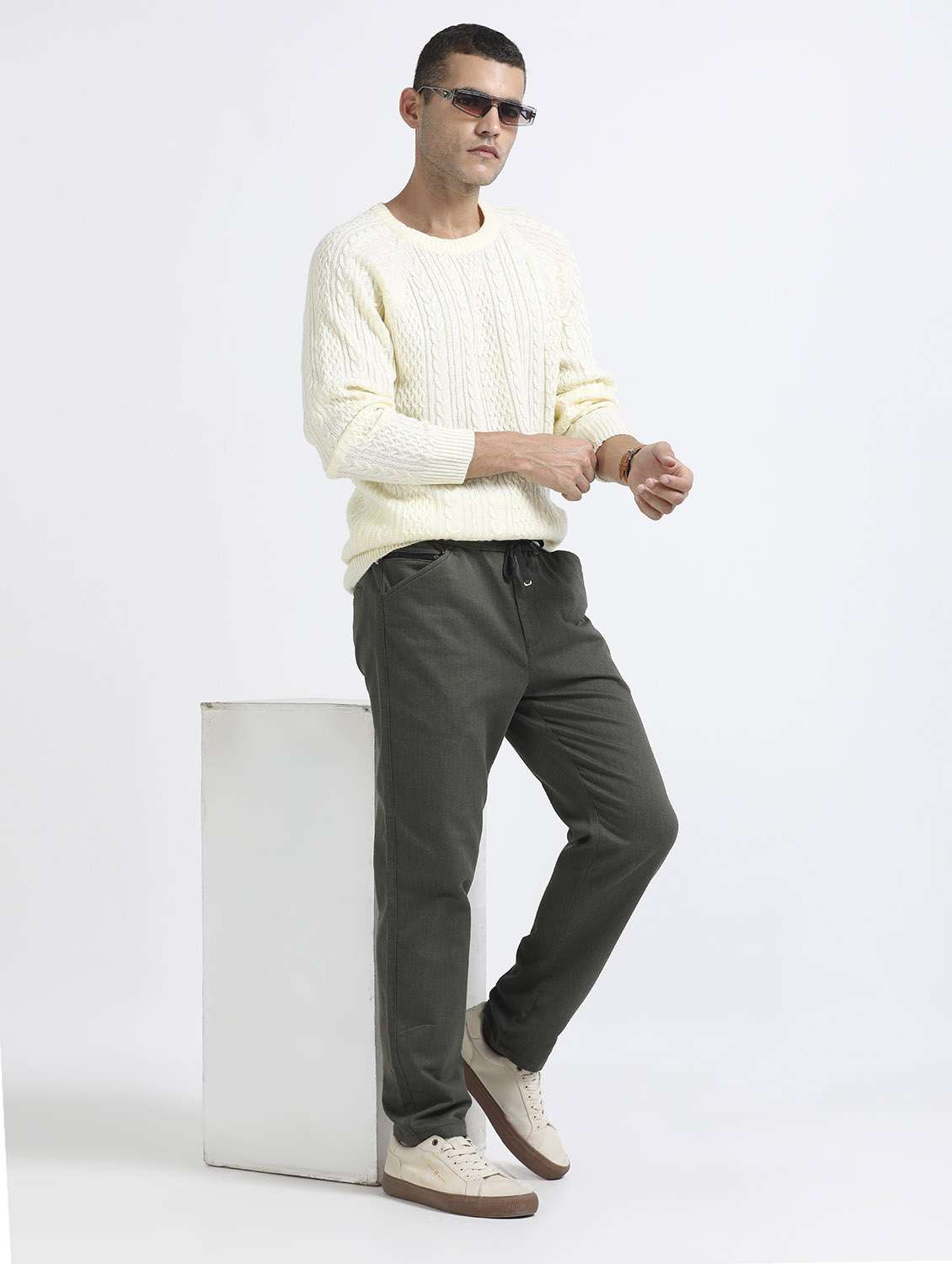 men solid mid rise straight fit chinos  - 22052468 -  Standard Image - 3