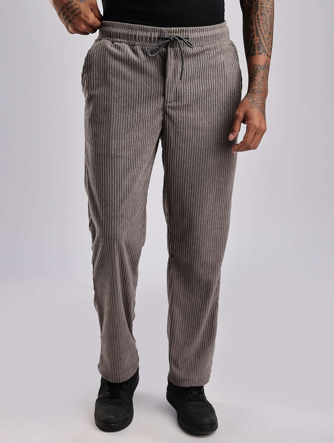 men solid mid rise straight fit corduroy trouser 