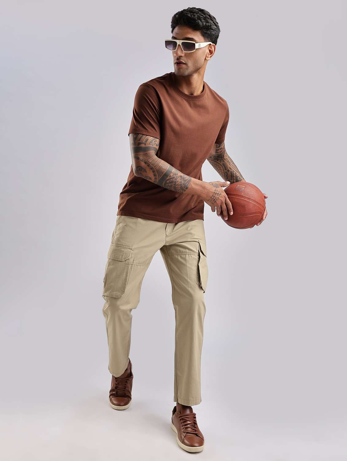 men solid mid rise relaxed fit cargo - 22052558 -  Standard Image - 3