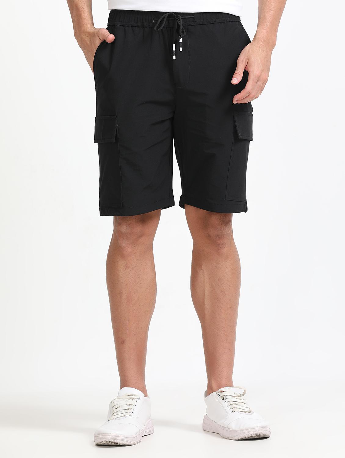 men solid mid rise regular fit cargo shorts - 22052644 - Zoom Image - 0