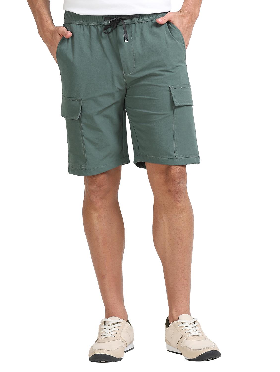 men solid mid rise regular fit cargo shorts