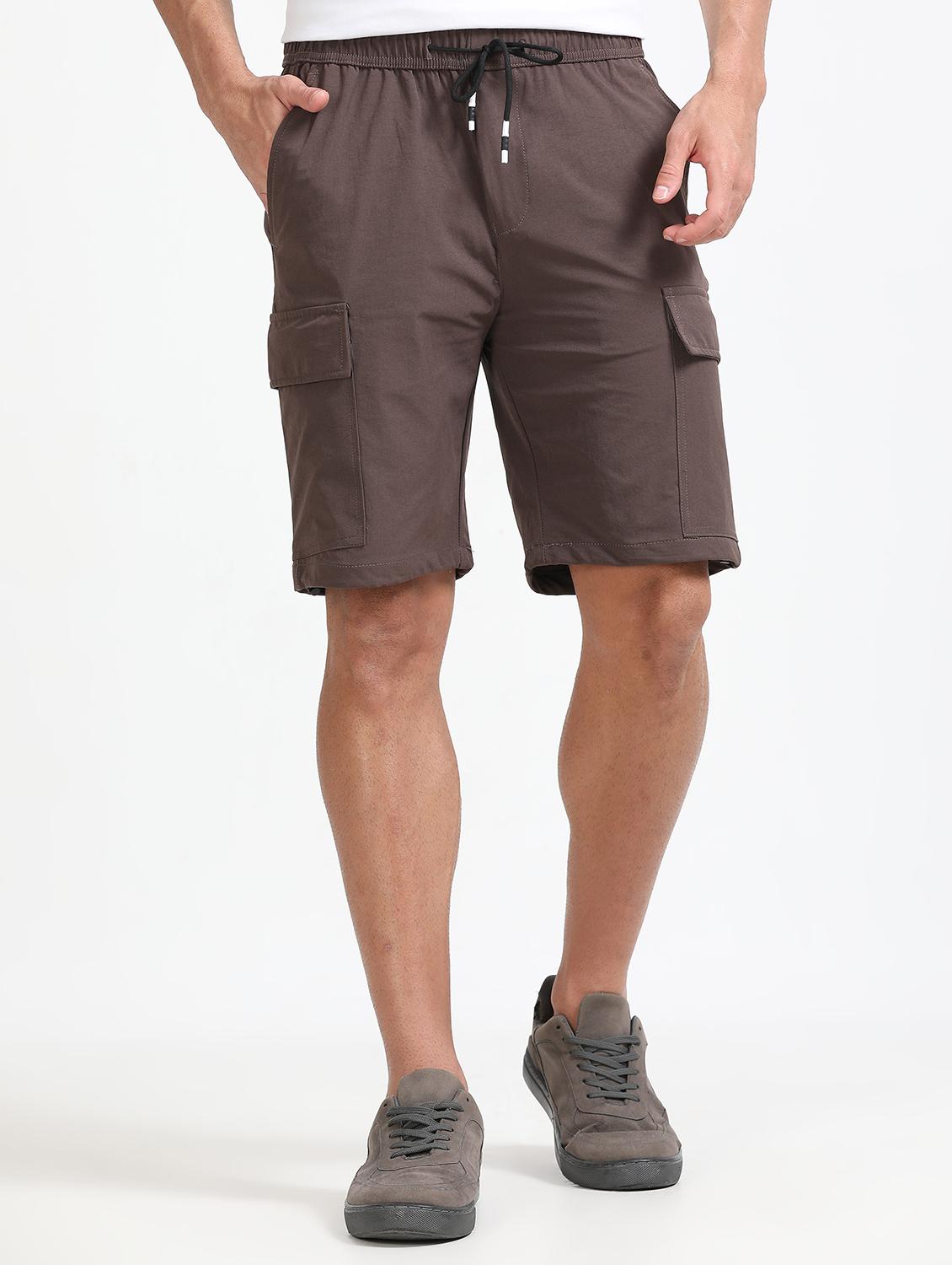 men solid mid rise regular fit cargo shorts
