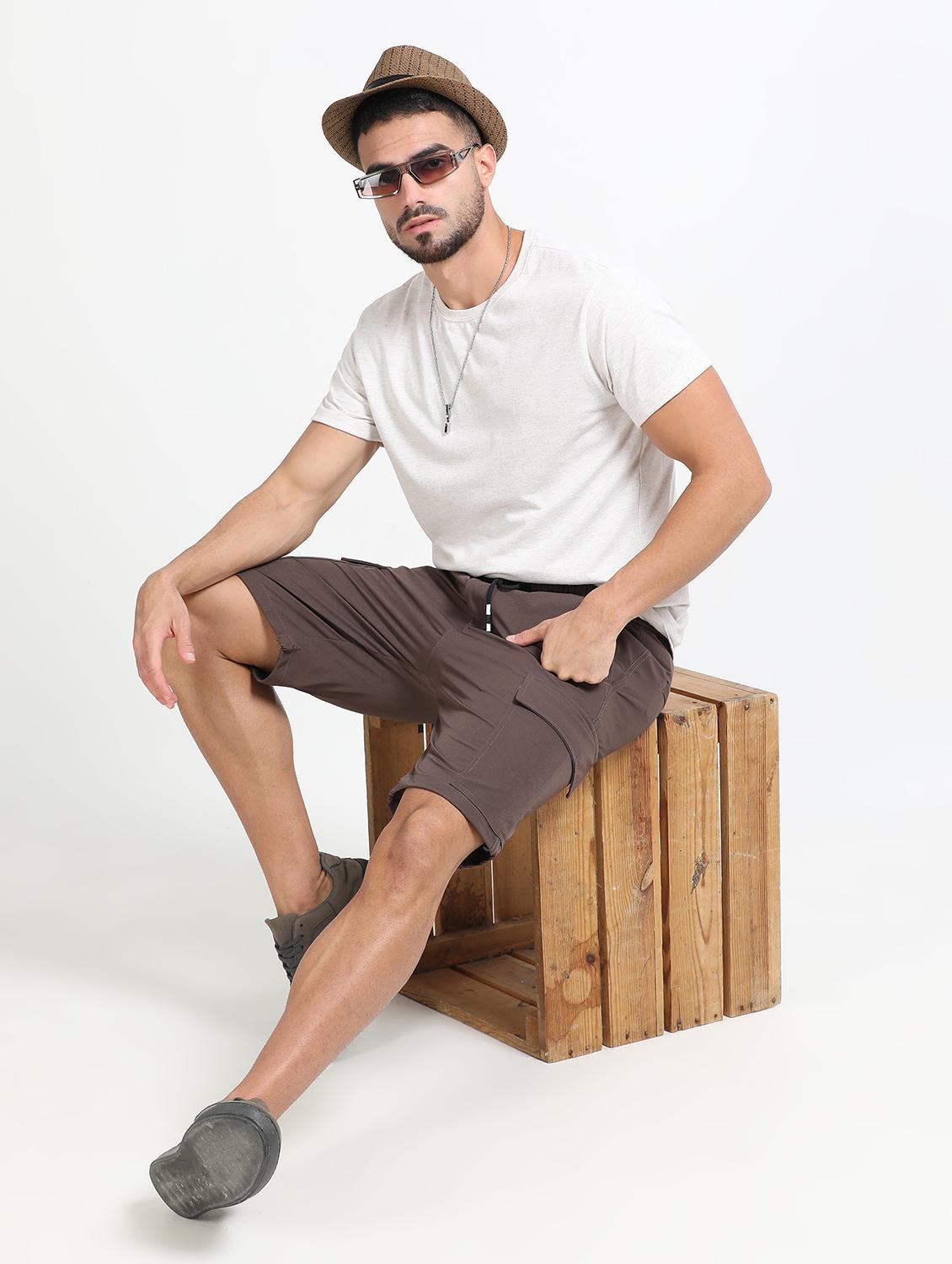 men solid mid rise regular fit cargo shorts - 22052648 - Standard Image - 3