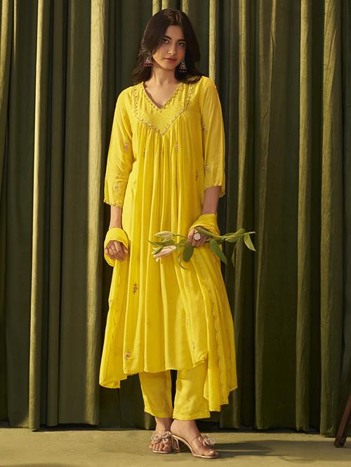 women three quarter sleeve kurta pant with dupatta set - 22052721 - Standard Image - 0