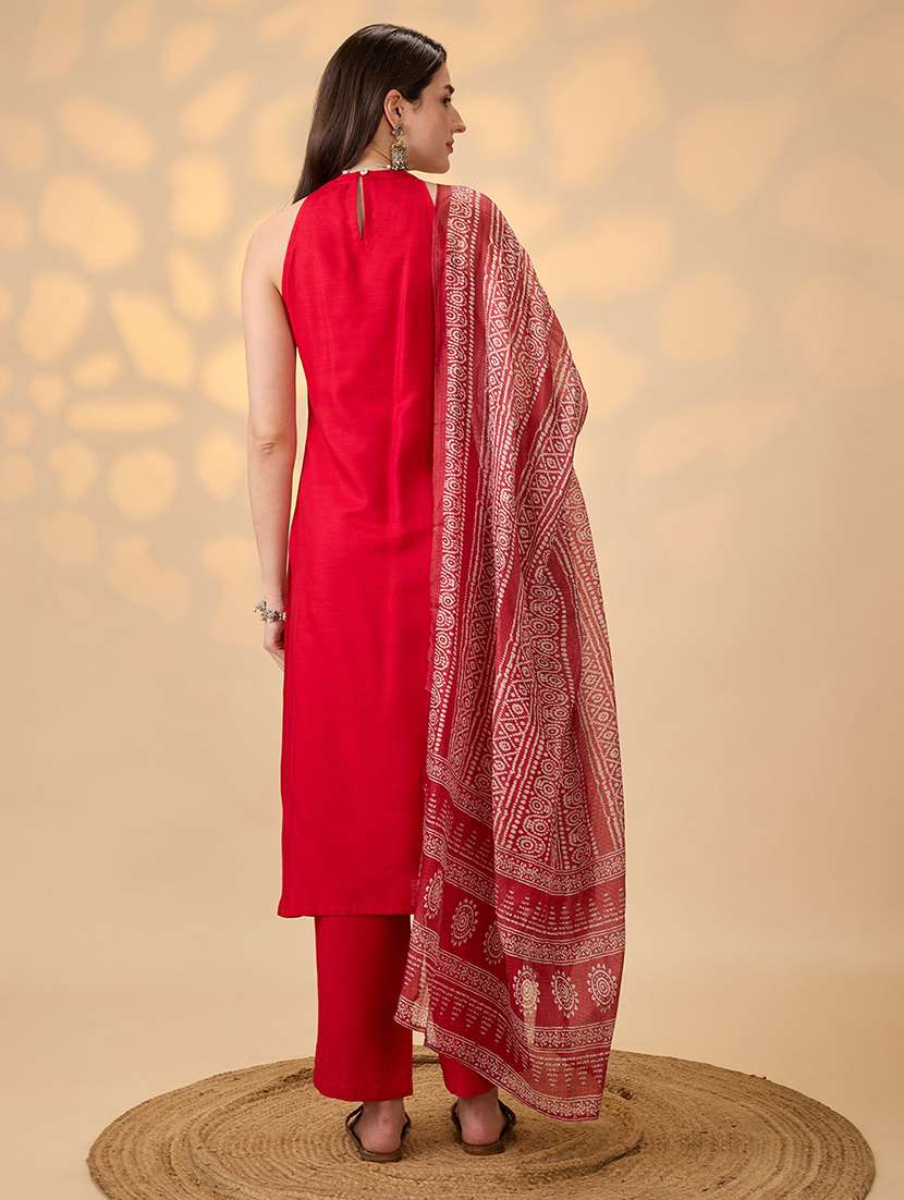 globus women red halter neck solid a-line kurta with pants & printed dupatta festive set - 22052924 -  Standard Image - 3