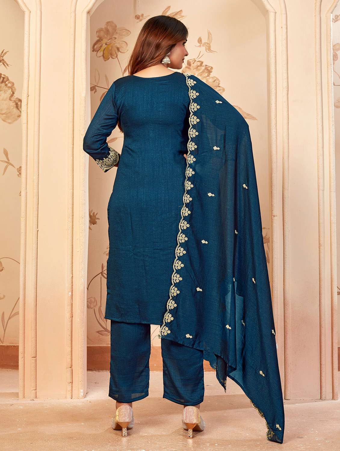women embroidered three quarter sleeve kurta pant with dupatta set - 22053760 -  Standard Image - 3