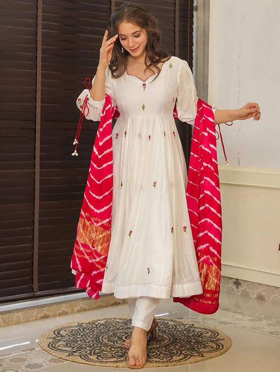 off white chanderi straight kurta - 22053800 -  Zoom Image - 0