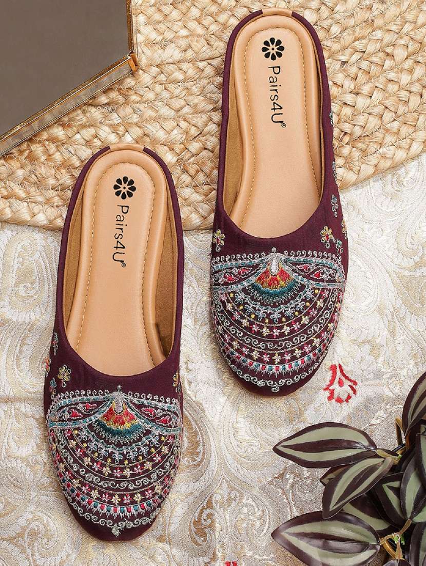 women embroidered slip on juti - 22053825 -  Zoom Image - 0