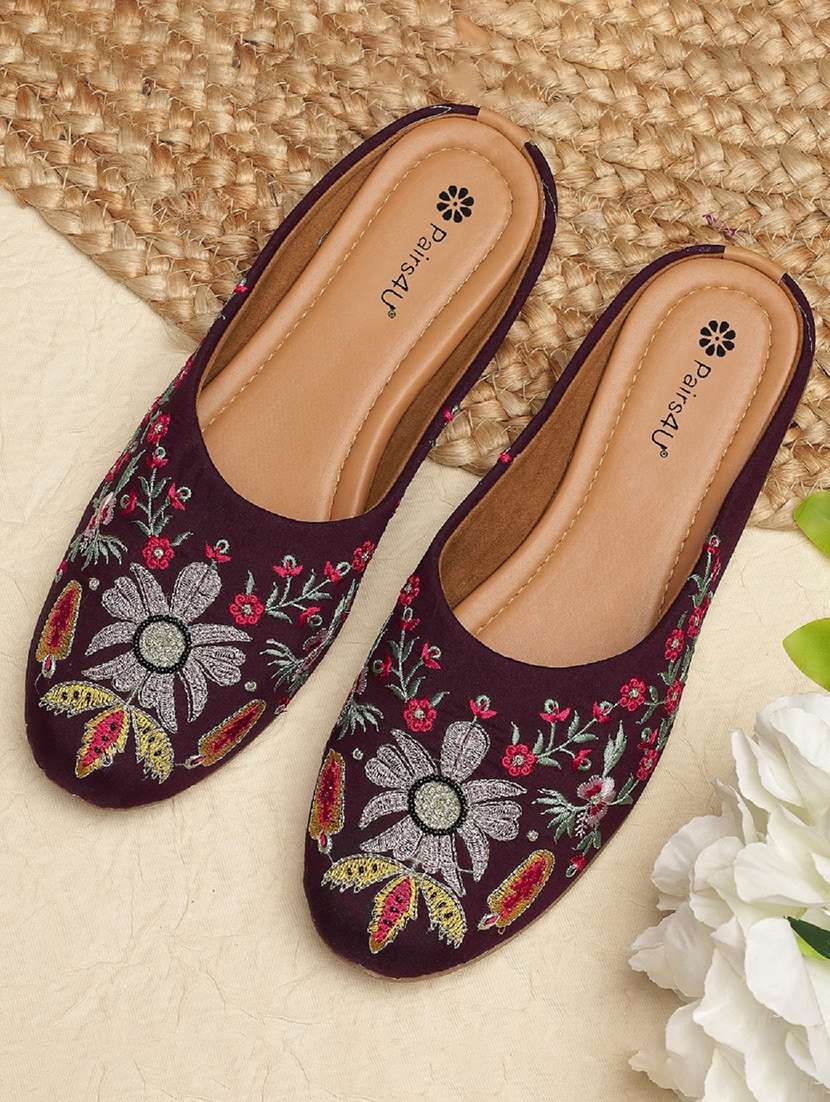 women embroidered slip on juti
