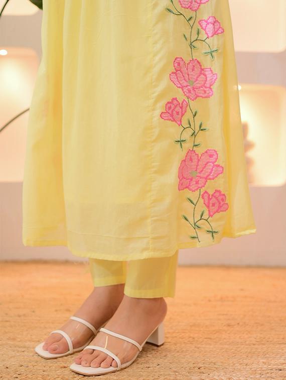 yellow silk blend straight kurta - 22053867 - Standard Image - 5