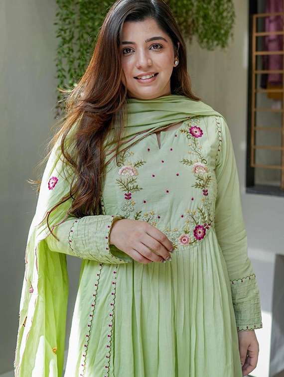 women embroidered long sleeve kurta pant with dupatta set - 22053875 - Standard Image - 5