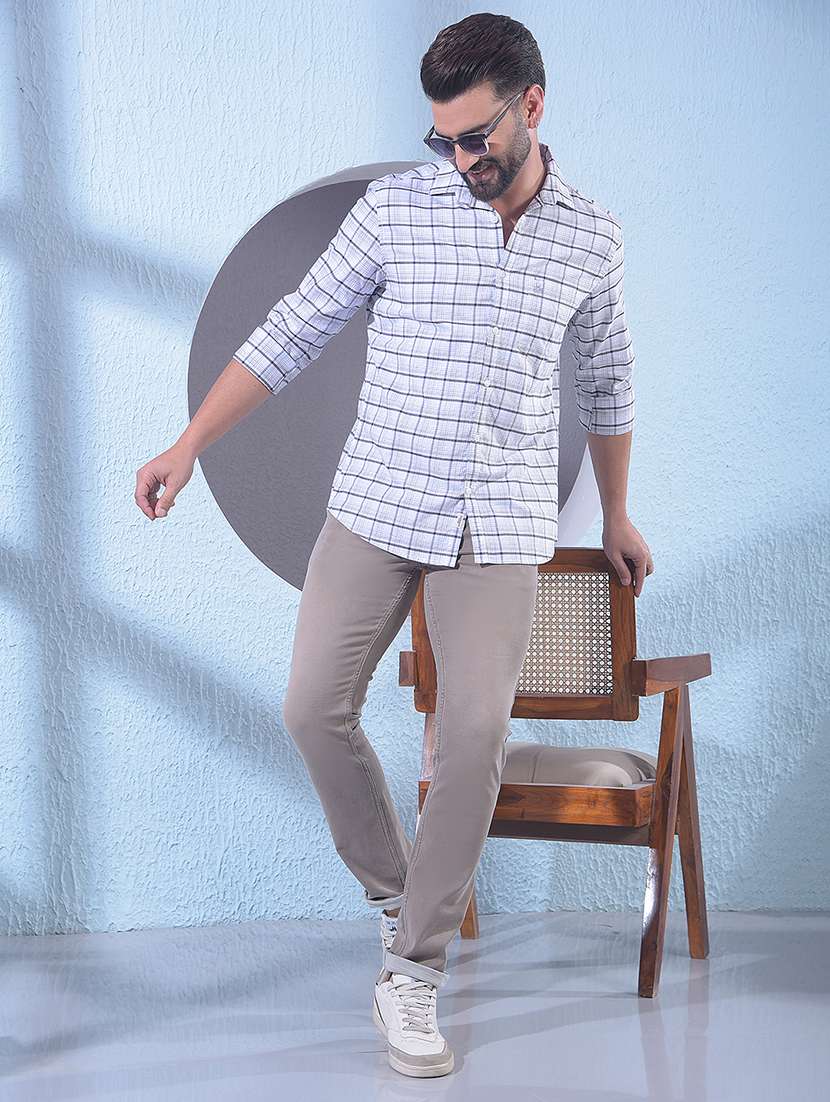 men solid mid rise slim fit jeans  - 22053918 -  Standard Image - 5