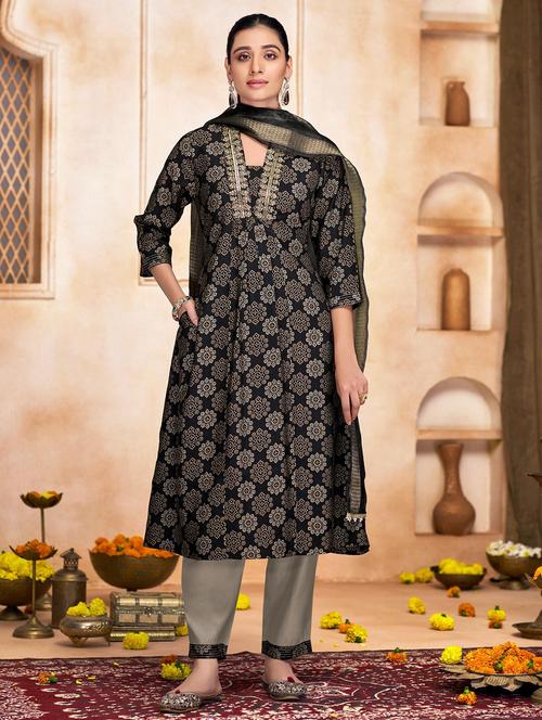 women three quarter sleeve kurta pant with dupatta set - 22054138 - Standard Image - 0