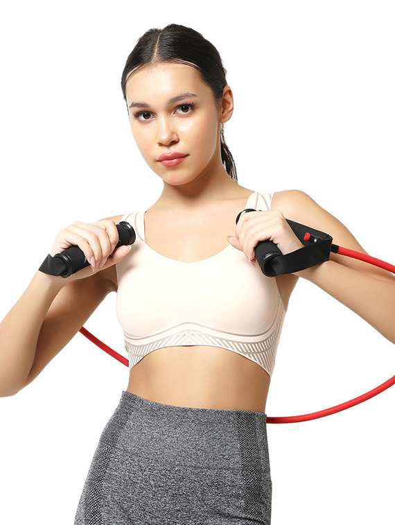 women solid lightly padded sports bra