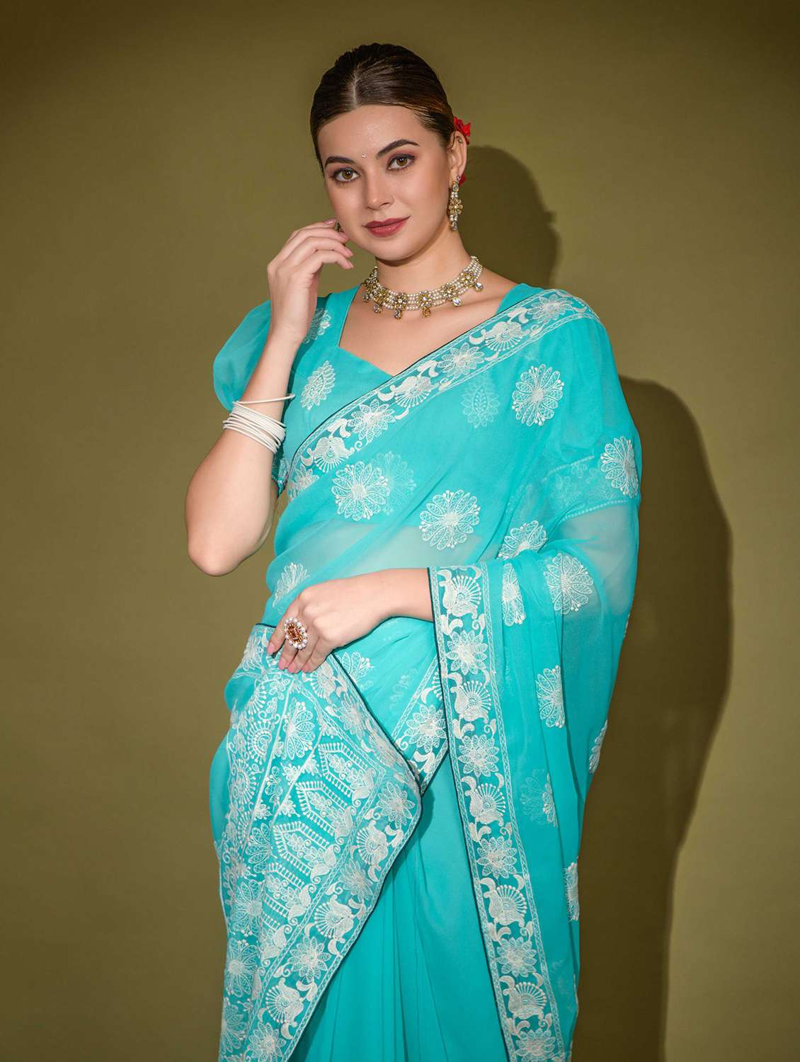 women solid with work embroidered saree with blouse - 22055065 -  Standard Image - 3