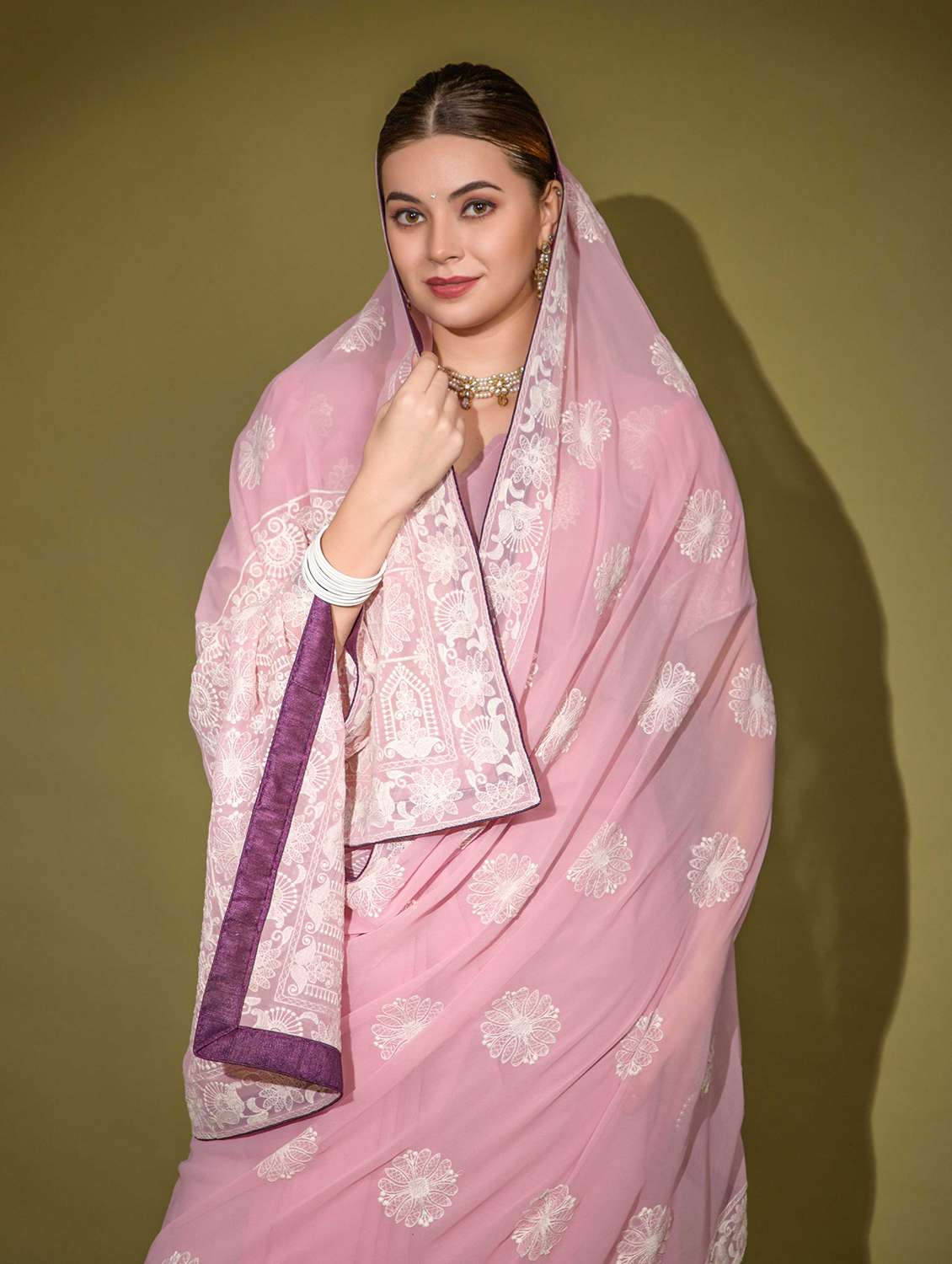 women solid with work embroidered saree with blouse - 22055066 -  Standard Image - 3