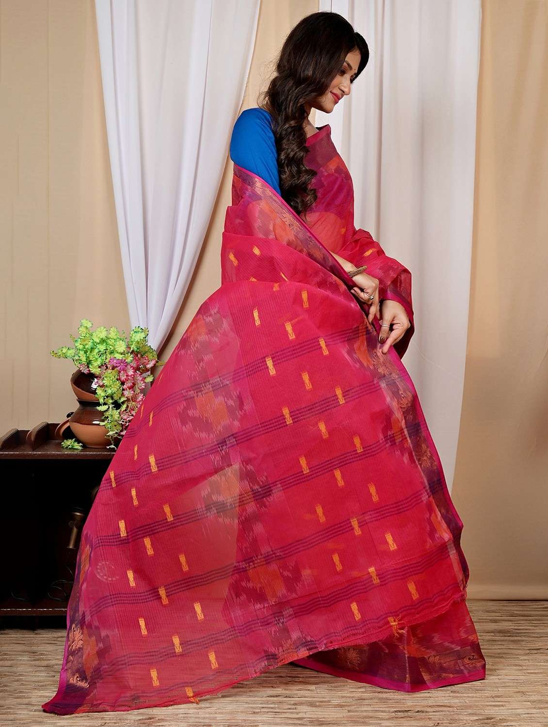 women self design handloom saree - 22055970 - Standard Image - 3