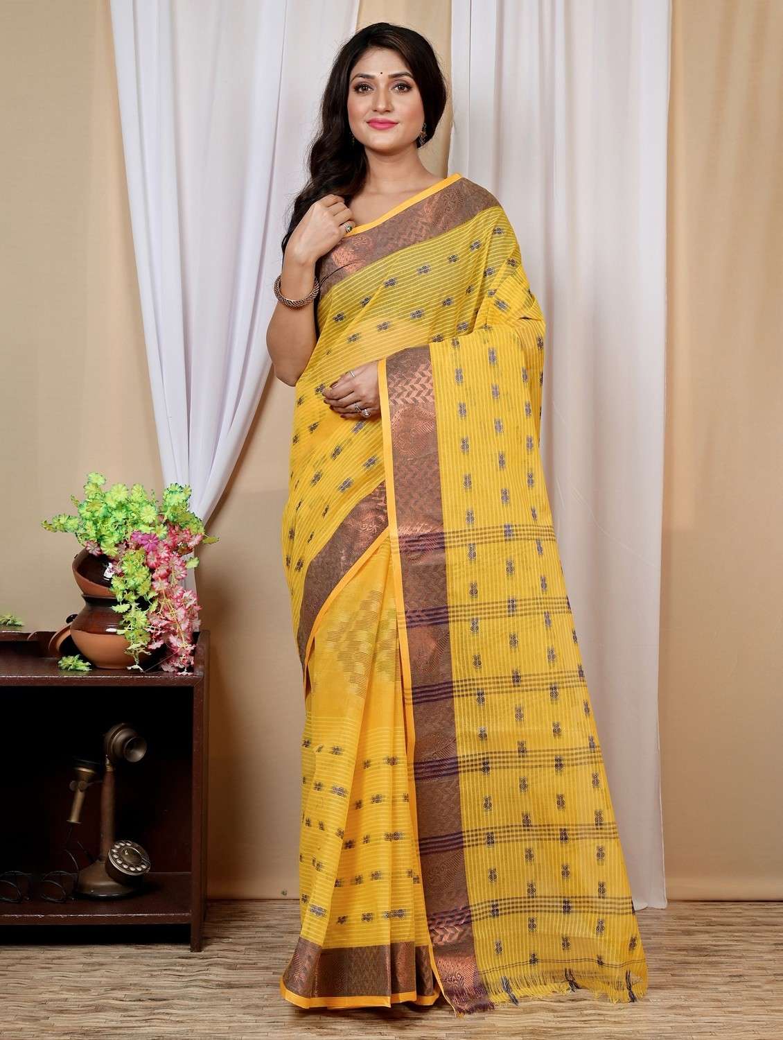 yellow cotton tant saree - 22056456 - Zoom Image - 0