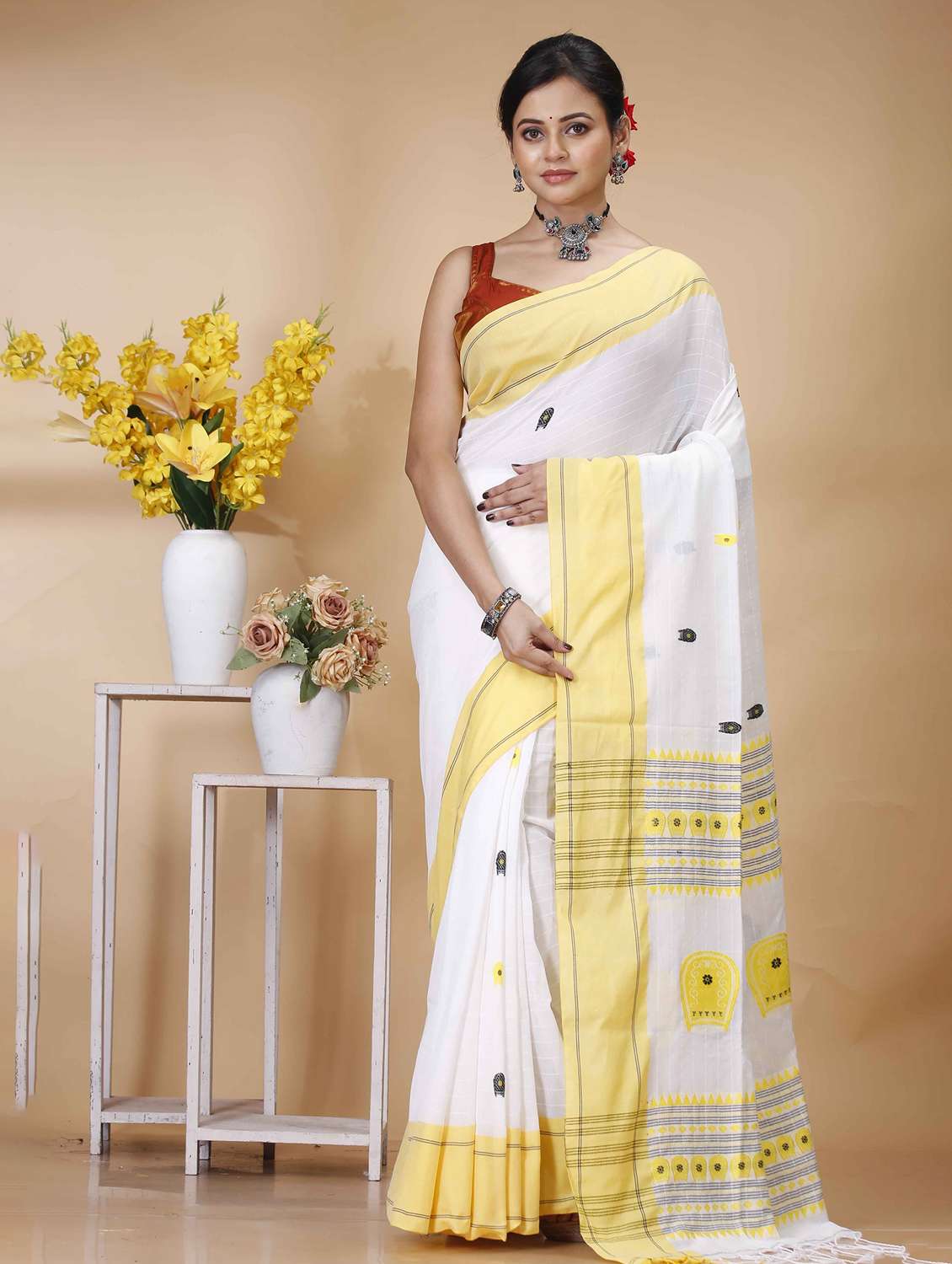 yellow cotton handloom saree - 22056457 - Zoom Image - 0