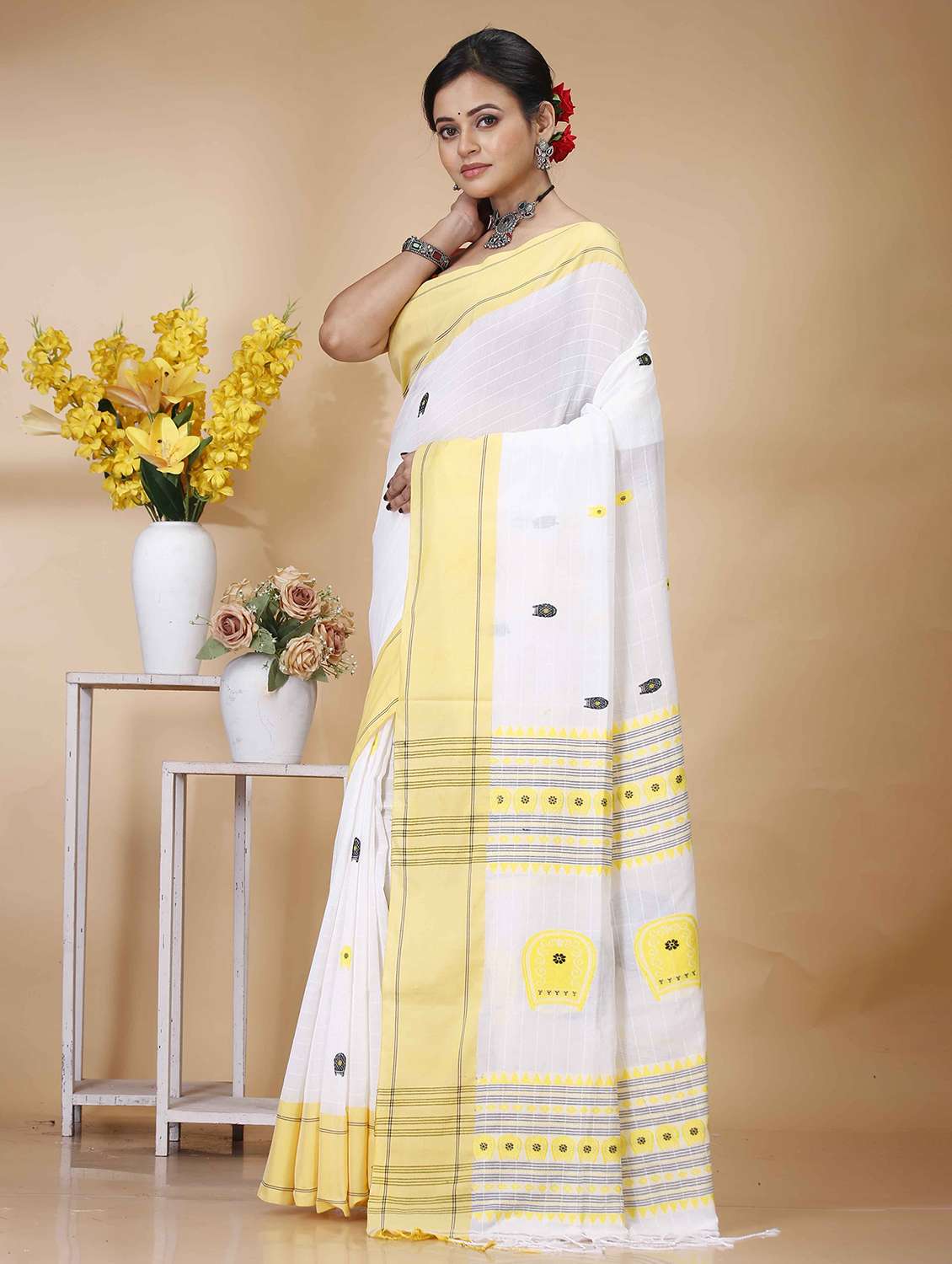 yellow cotton handloom saree - 22056457 - Standard Image - 3