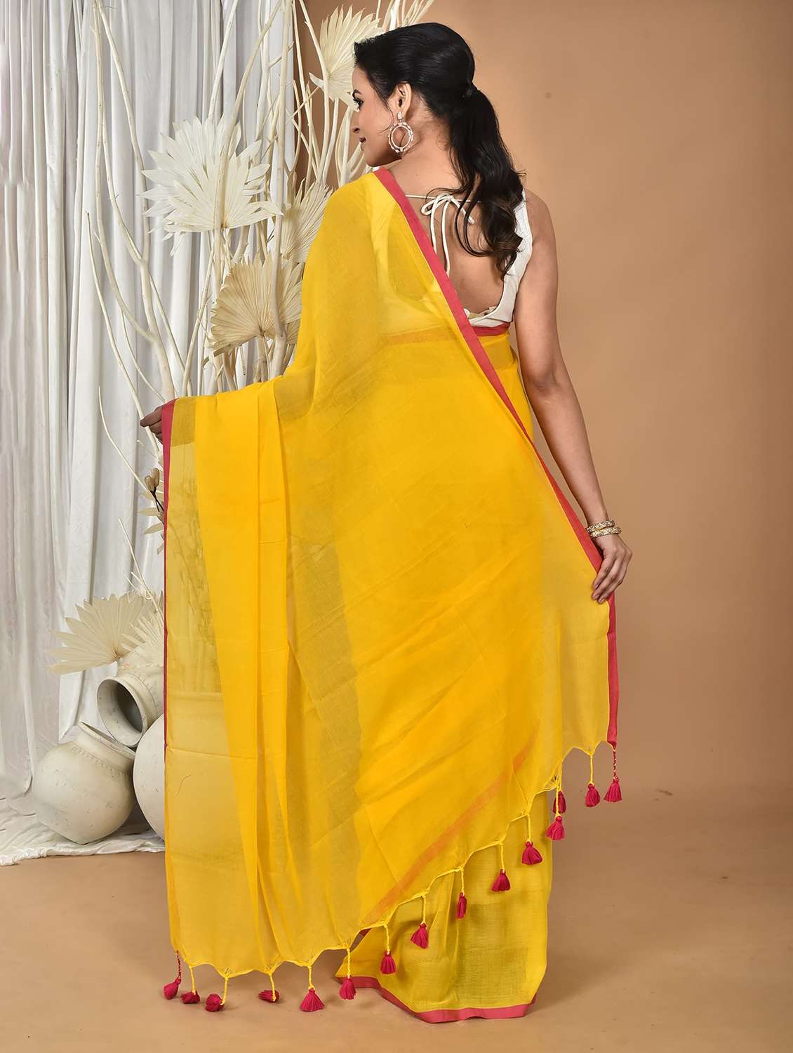 navy blue chiffon bordered saree - 22056655 - Standard Image - 3