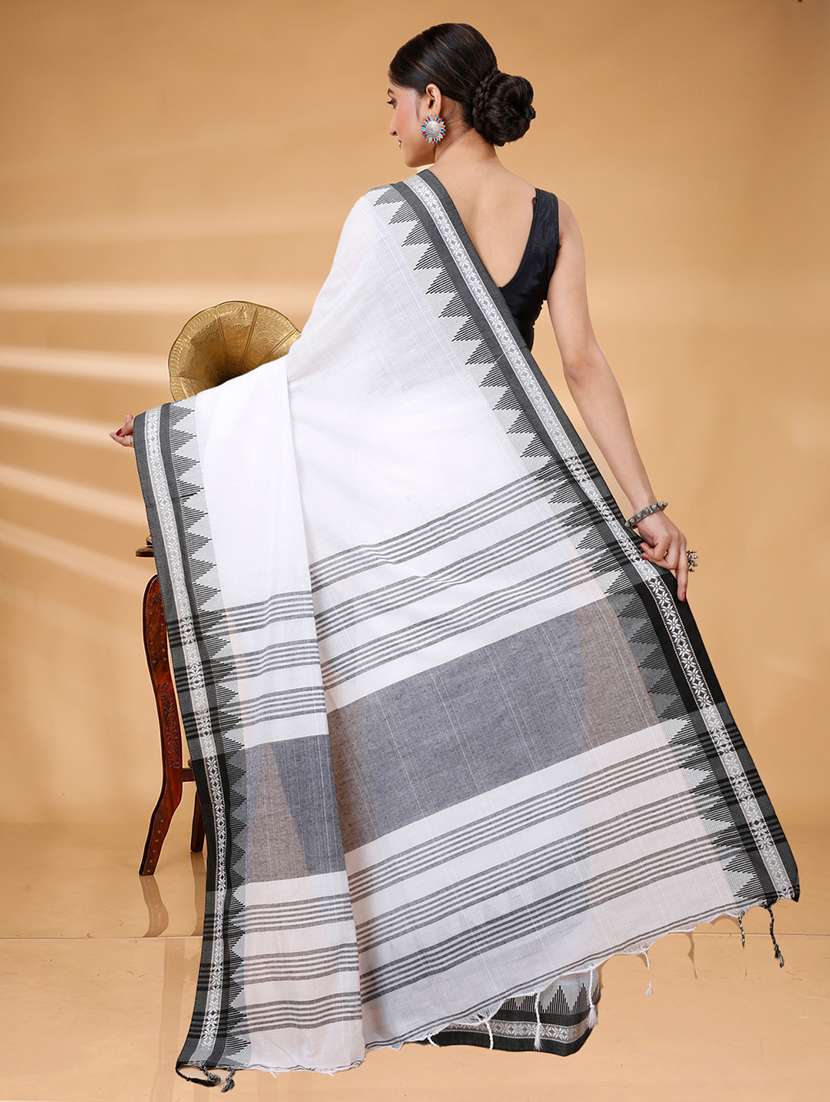 navy blue cotton handloom saree - 22056667 - Standard Image - 3