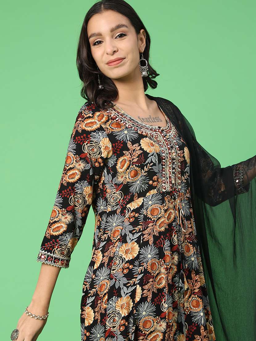 women floral three quarter sleeve kurta pant with dupatta set - 22057023 -  Standard Image - 3