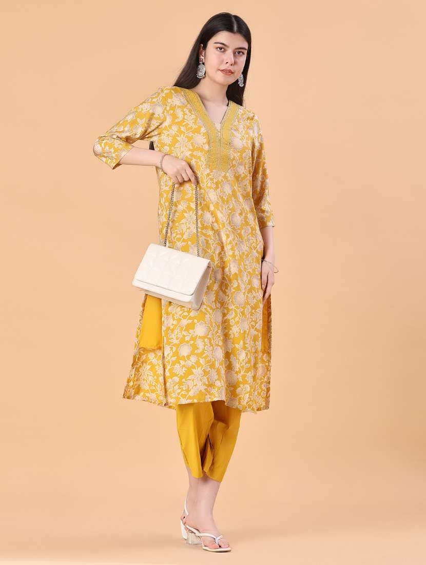 women floral three quarter sleeve kurta pant set