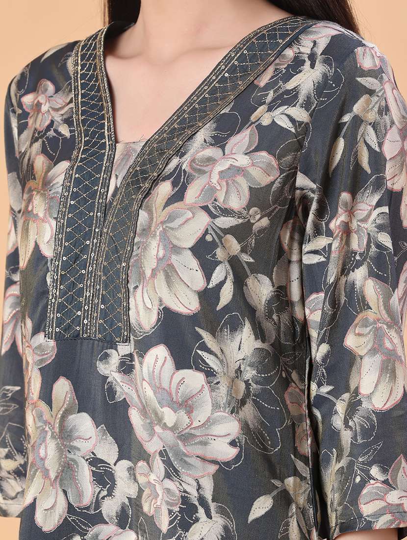 women floral print vneck straight kurta - 22057204 -  Standard Image - 5