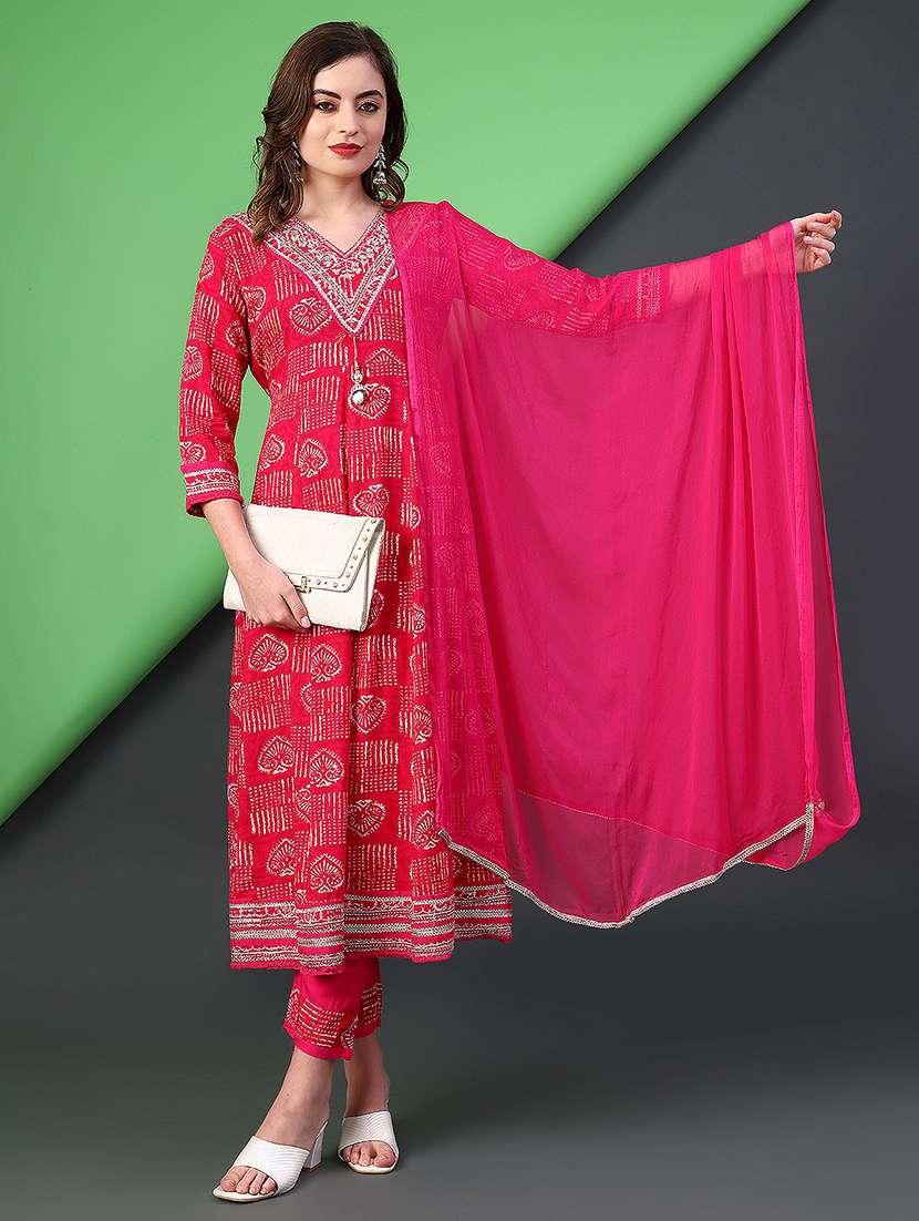 women printed kurta and pant set with dupatta