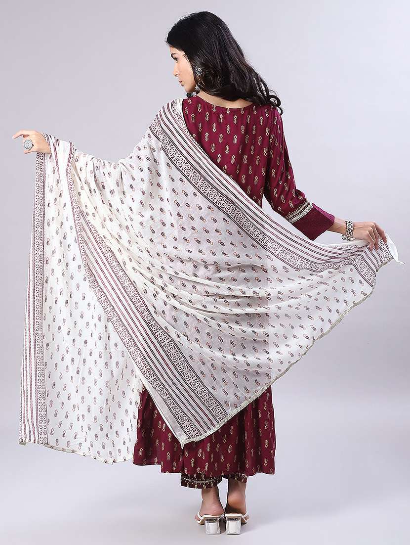 women three quarter sleeve kurta and pant with dupatta - 22057494 -  Standard Image - 3