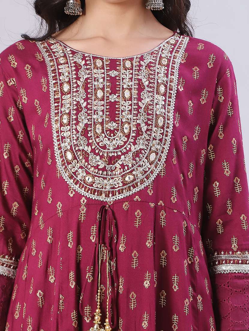 women three quarter sleeve kurta and pant with dupatta - 22057494 -  Standard Image - 5