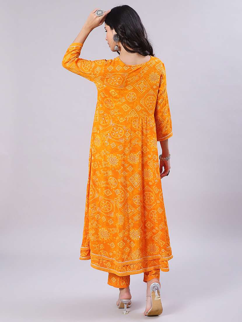women three quarter sleeve kurta and pant with dupatta - 22057654 -  Standard Image - 3