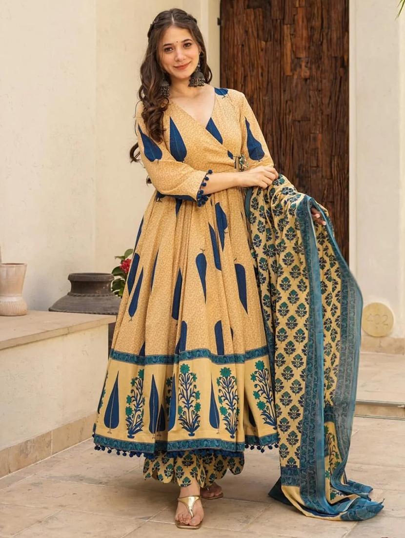 women three quarter sleeve kurta palazzo with dupatta set - 22057663 - Zoom Image - 0
