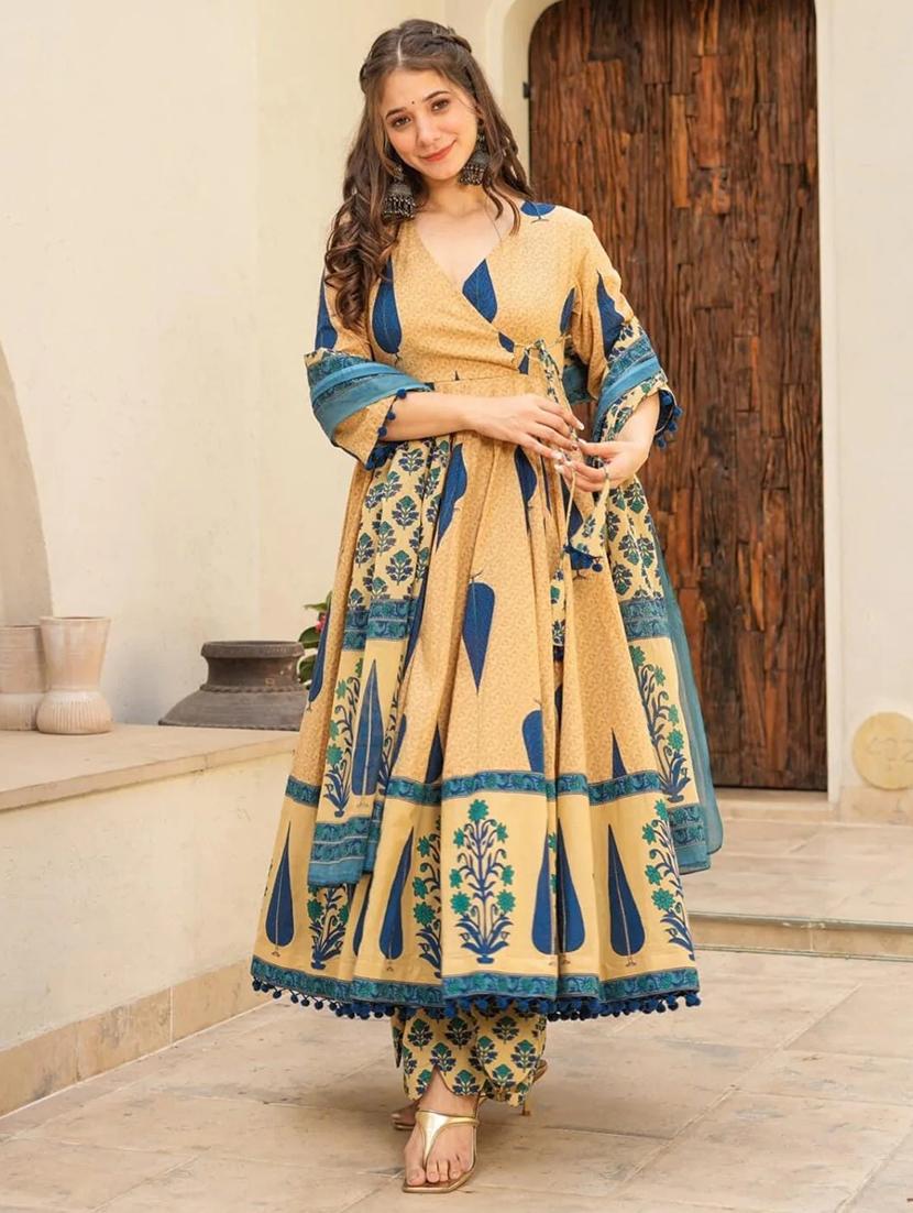 women three quarter sleeve kurta palazzo with dupatta set - 22057663 - Standard Image - 3