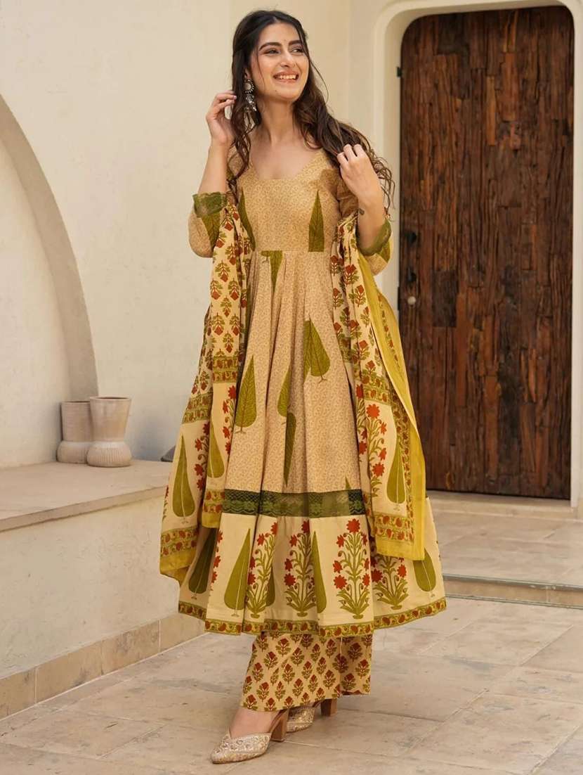 women three quarter sleeve kurta palazzo with dupatta set - 22057665 - Zoom Image - 0