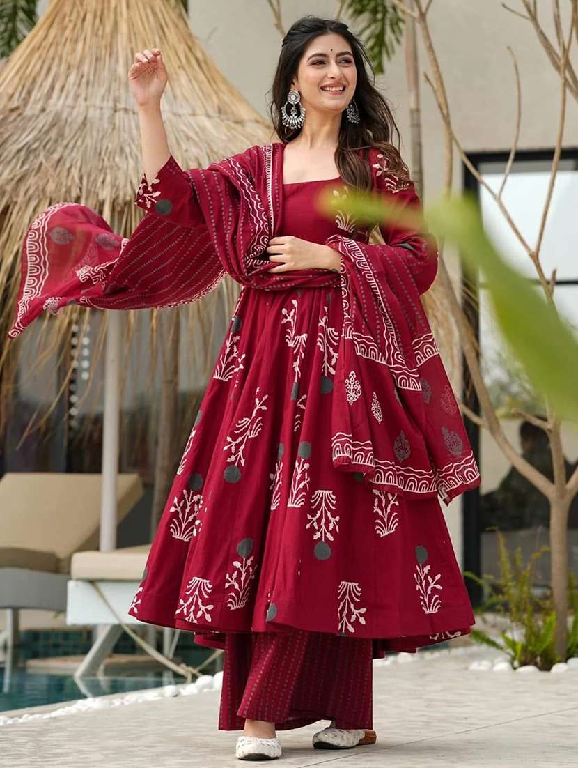 women three quarter sleeve kurta palazzo with dupatta set - 22057669 - Standard Image - 3