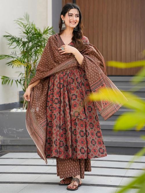 women three quarter sleeve kurta palazzo with dupatta set - 22057671 - Standard Image - 0