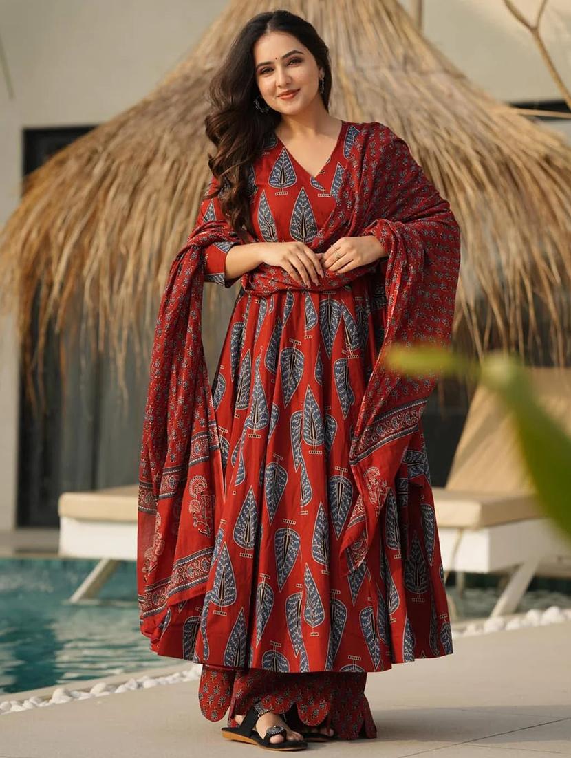 women three quarter sleeve kurta palazzo with dupatta set - 22057673 - Zoom Image - 0